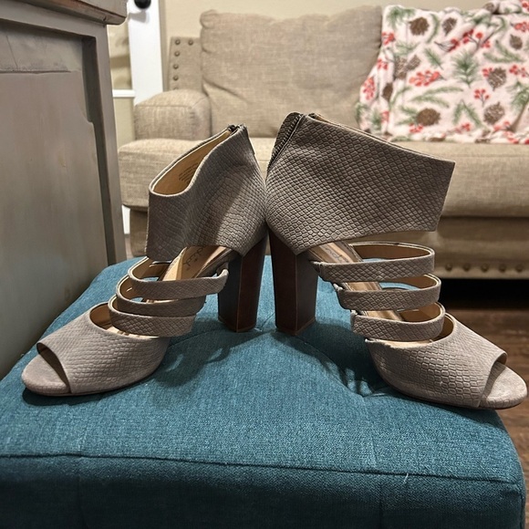 Splendid grey heels concert night out date night boho event fall western preppy - Picture 2 of 10